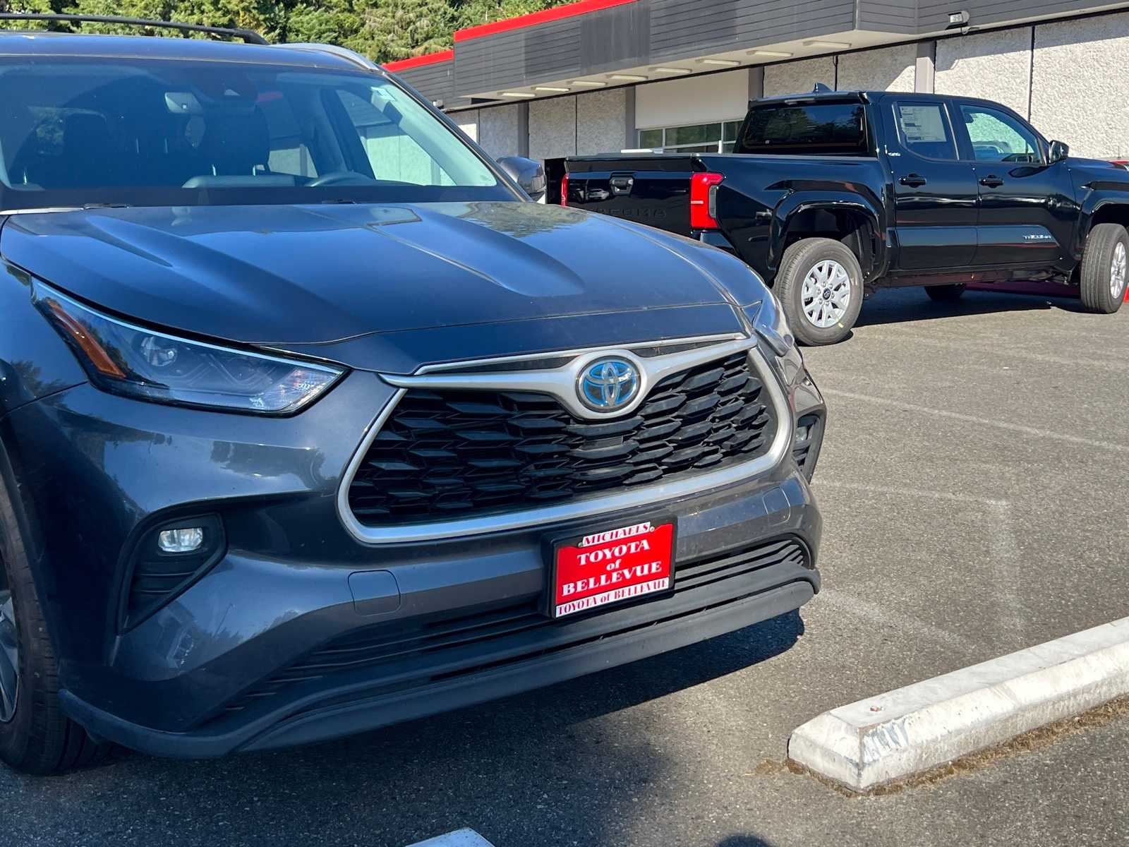 Thumbnail: 2022 Toyota Highlander - 4