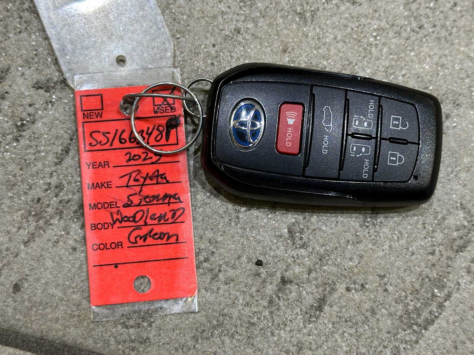 Thumbnail: 2025 Toyota Sienna - 33