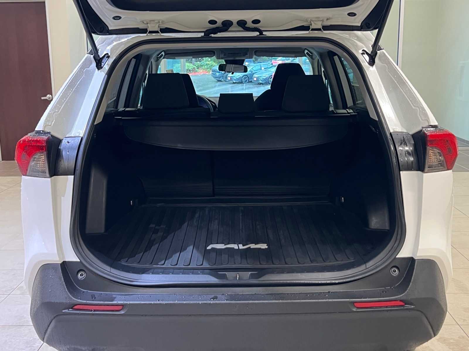 Thumbnail: 2021 Toyota RAV4 - 28