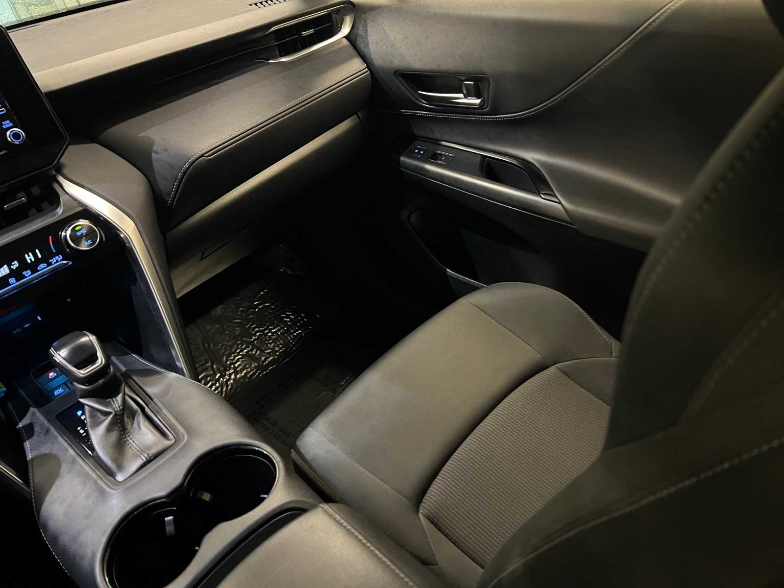 Thumbnail: 2022 Toyota Venza - 11