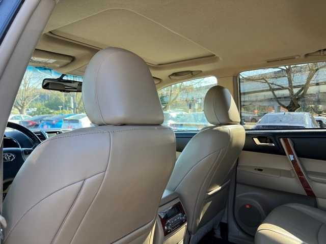 Thumbnail: 2011 Toyota Highlander - 12