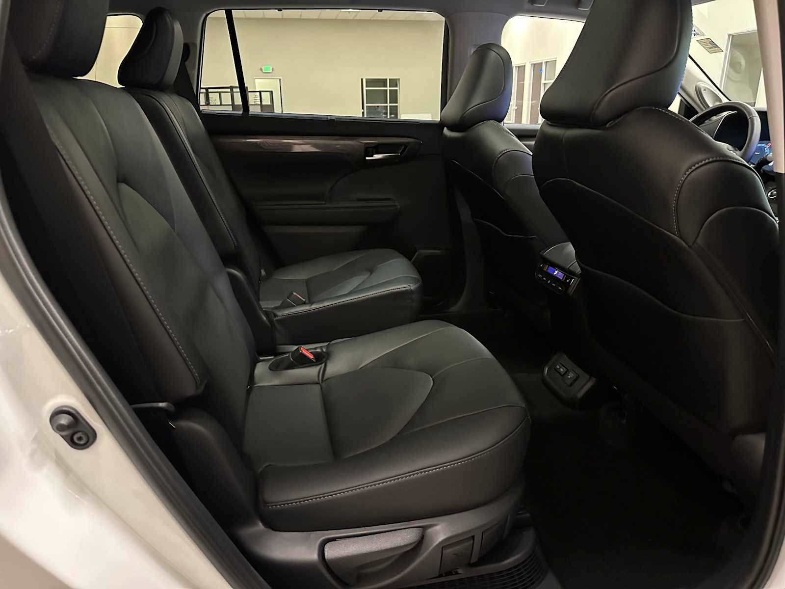 Thumbnail: 2025 Toyota Highlander - 26