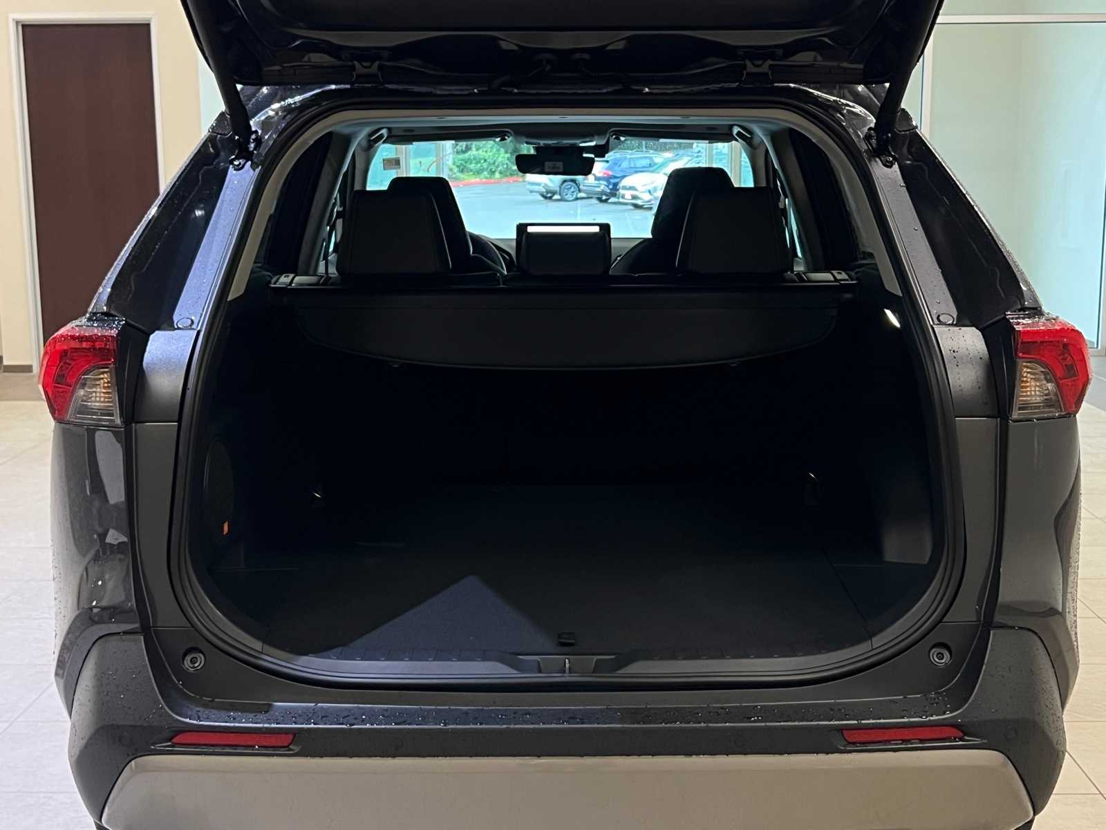 Thumbnail: 2025 Toyota RAV4 - 31