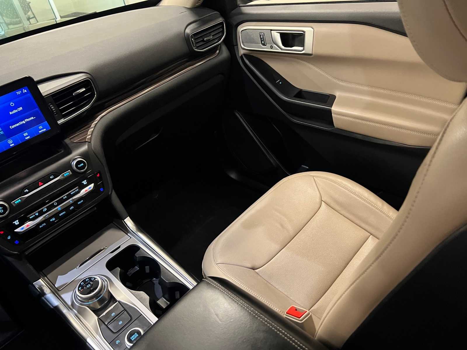 Thumbnail: 2020 Ford Explorer - 11