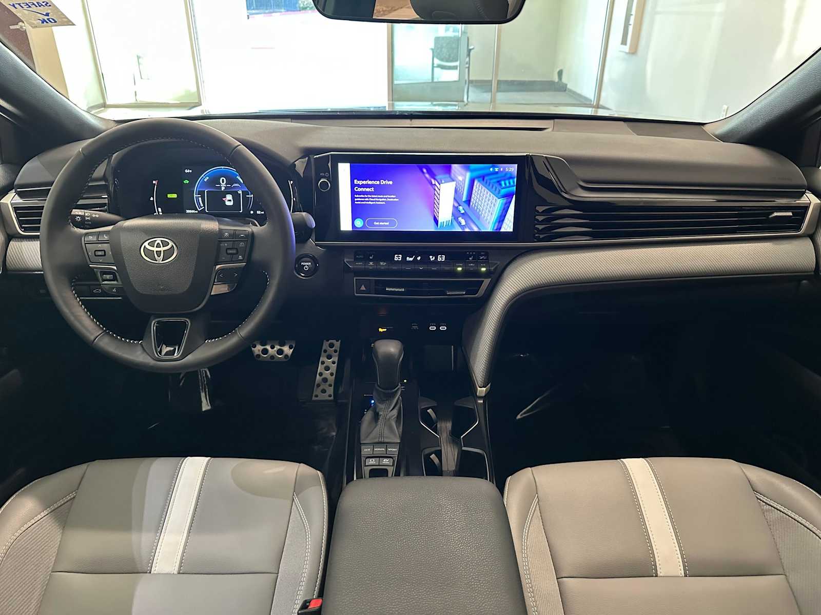 Thumbnail: 2025 Toyota Camry - 10
