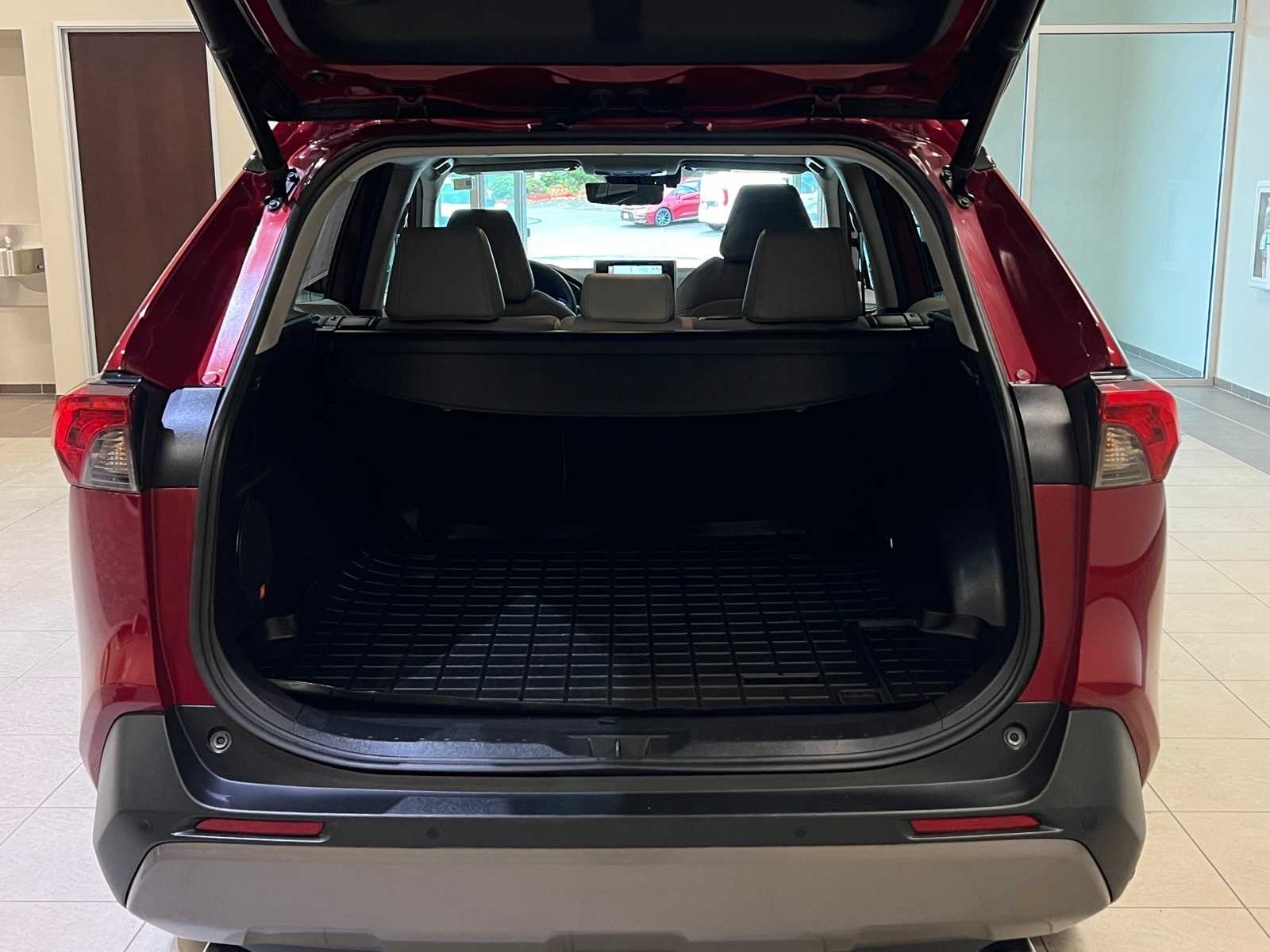 Thumbnail: 2020 Toyota RAV4 - 29