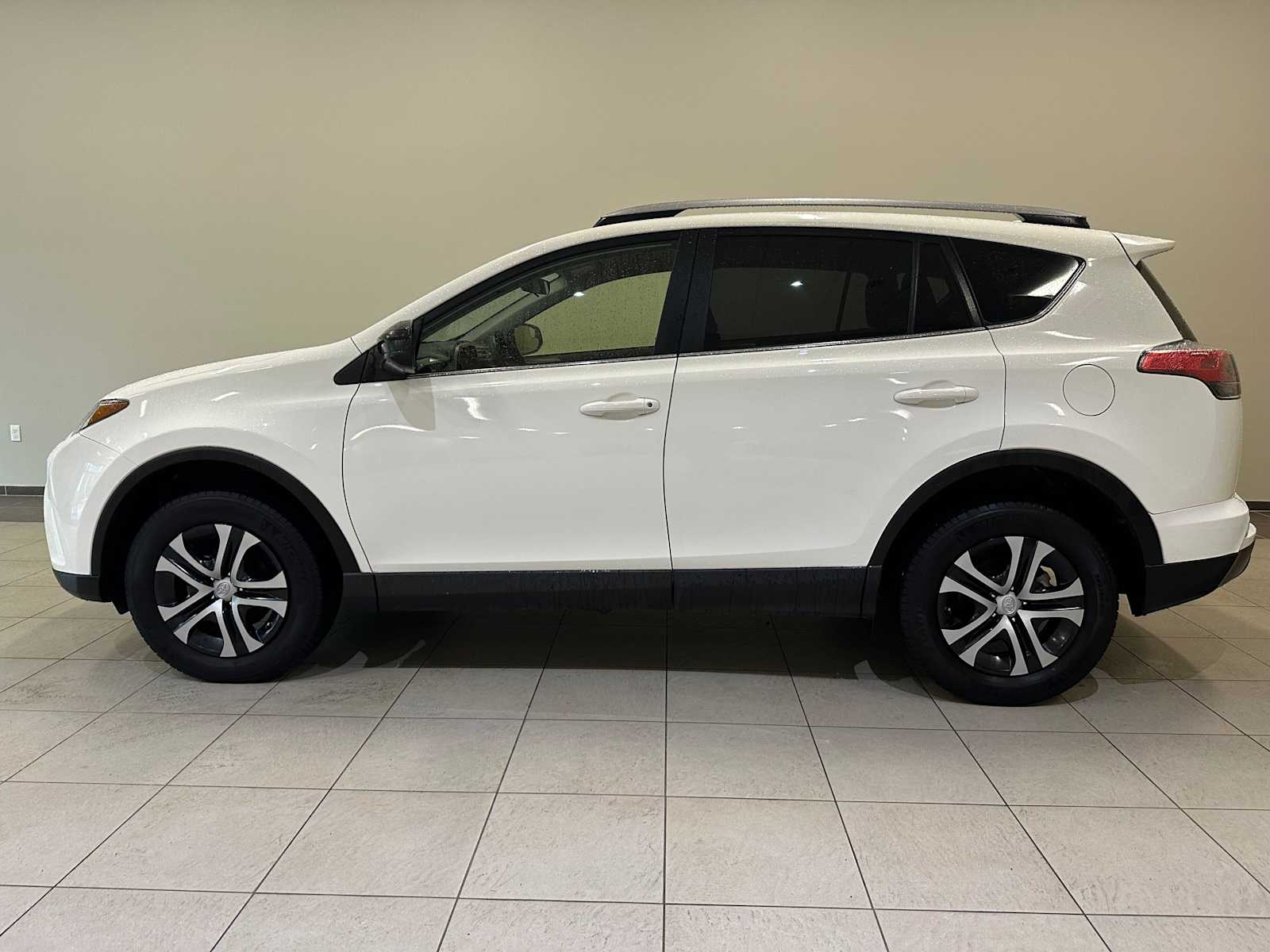 Thumbnail: 2018 Toyota RAV4 - 3