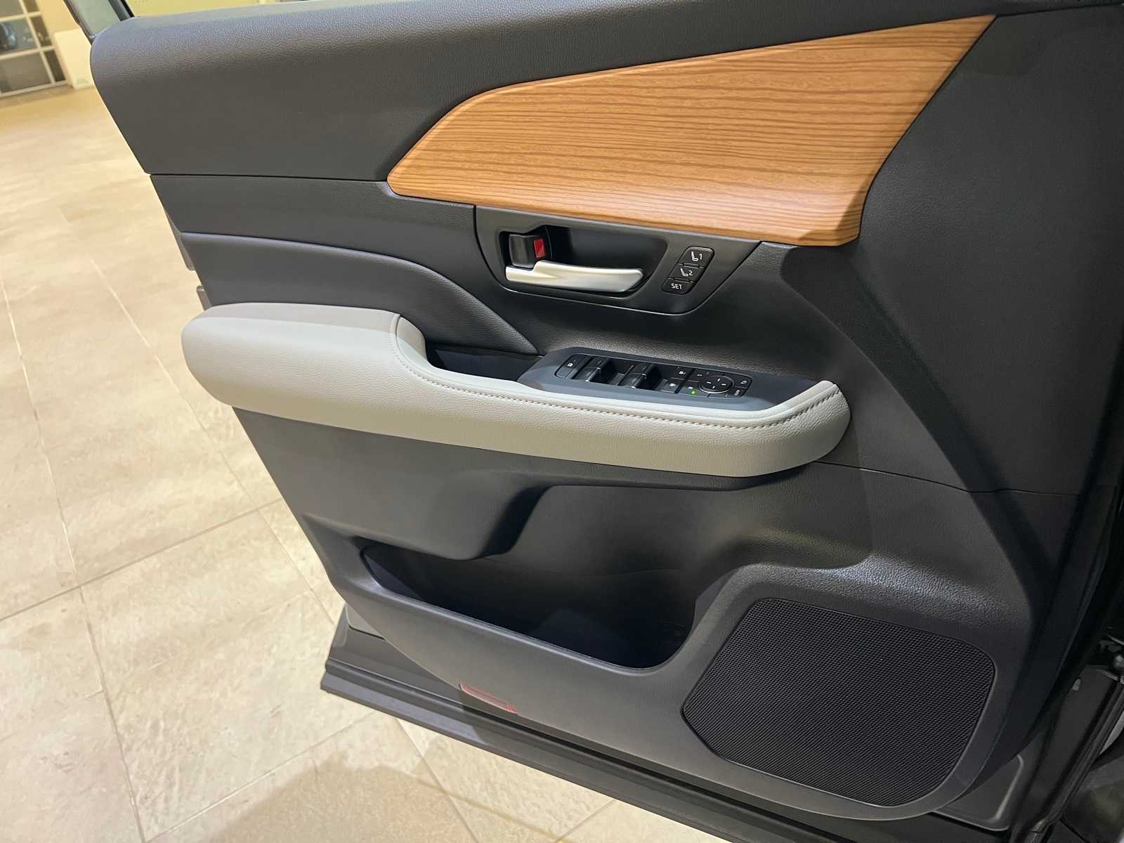 Thumbnail: 2026 Toyota Grand Highlander - 18