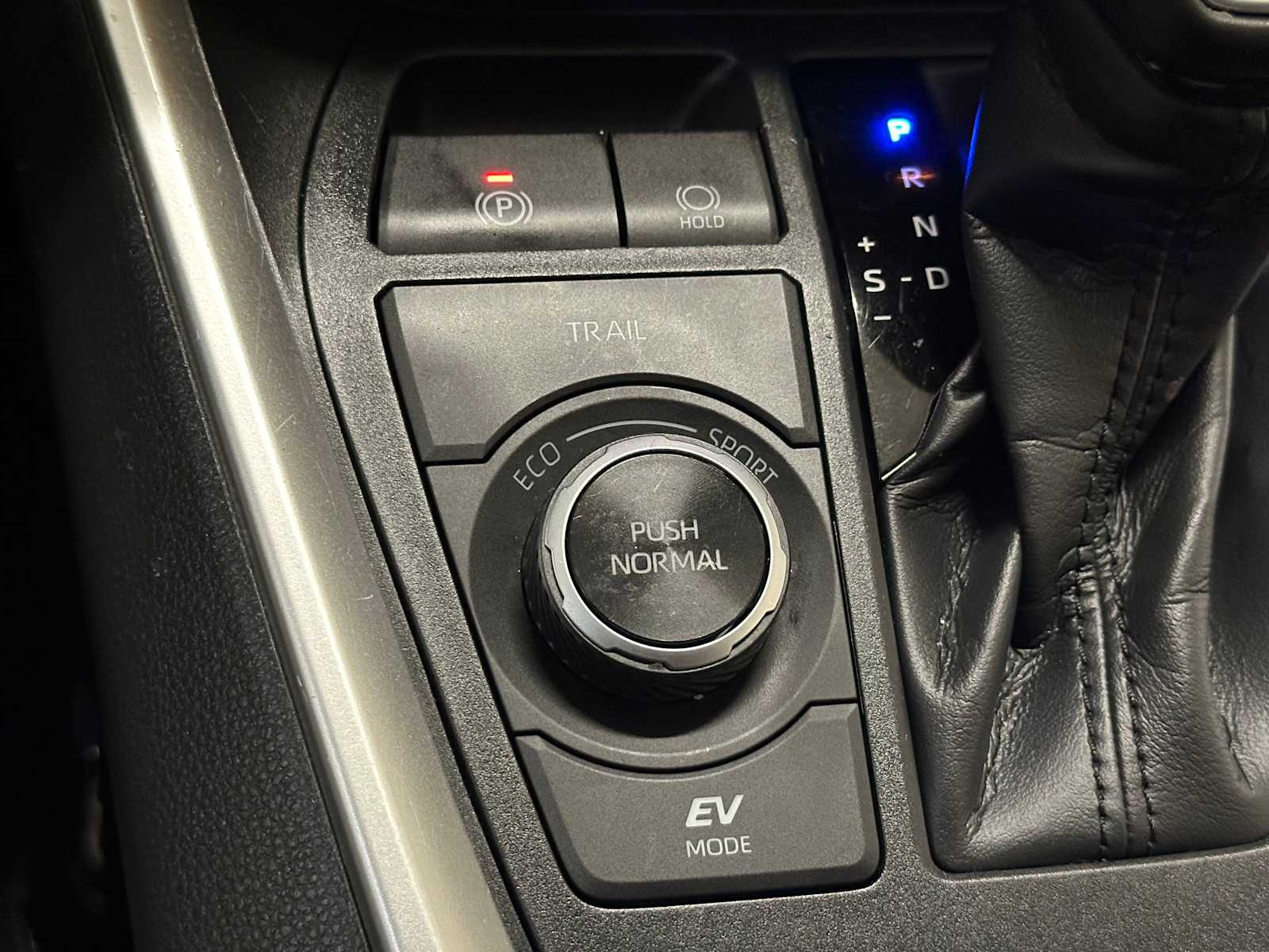 Thumbnail: 2025 Toyota RAV4 - 16