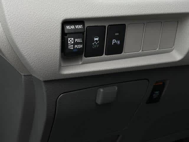 Thumbnail: 2020 Toyota Sienna - 23