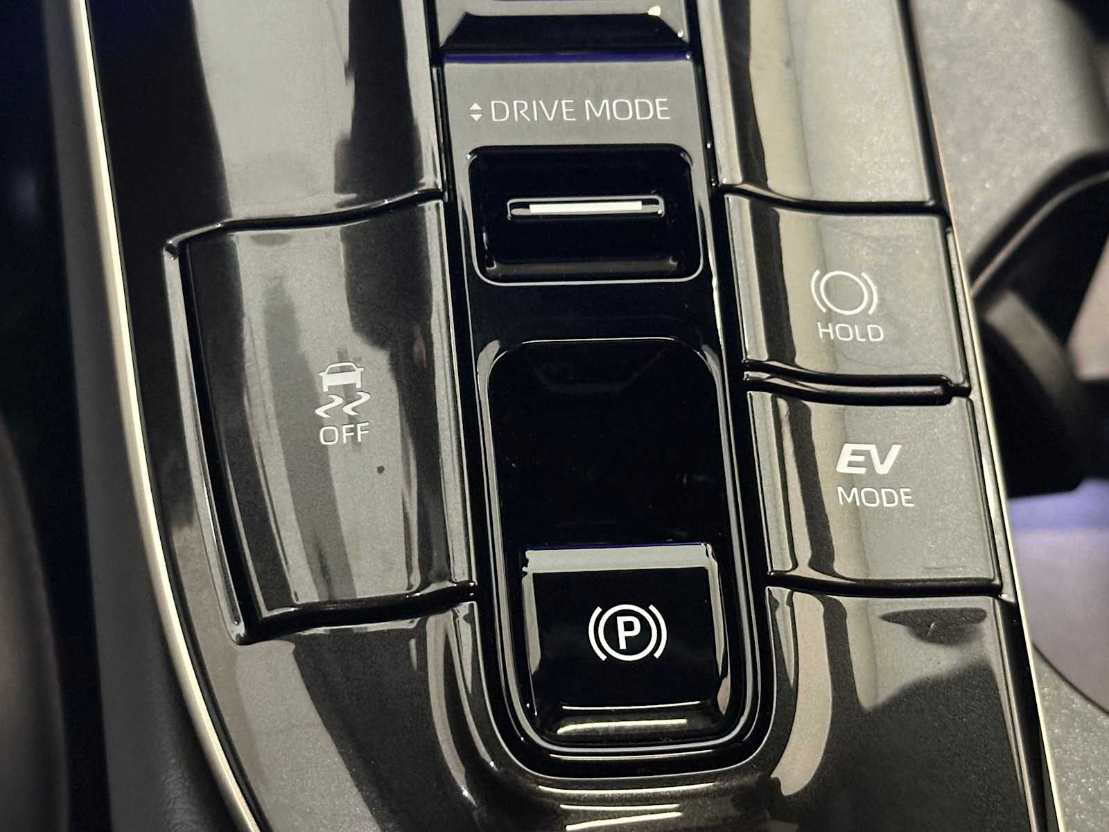 Thumbnail: 2025 Toyota Crown Signia - 16