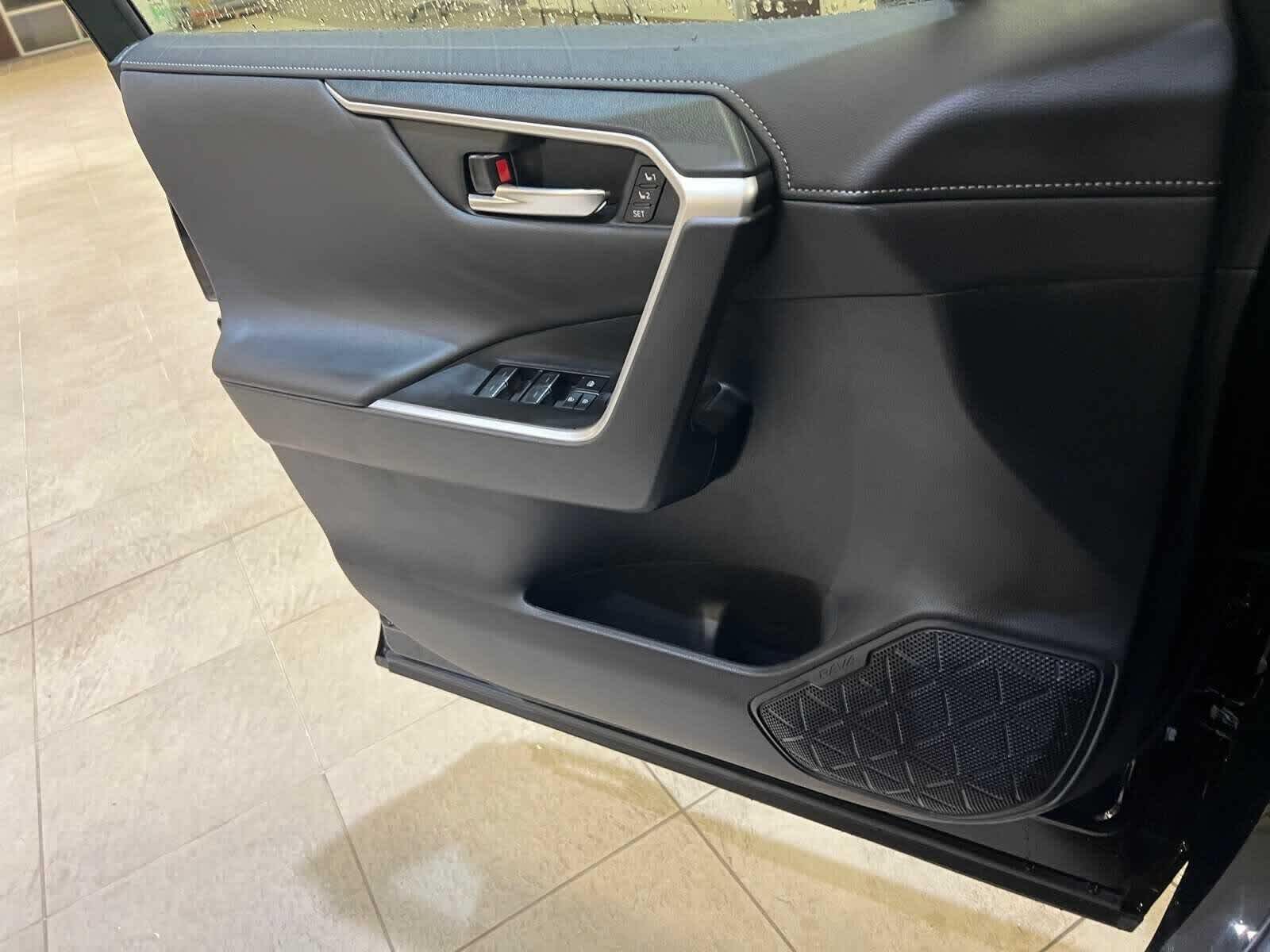 Thumbnail: 2025 Toyota RAV4 - 16