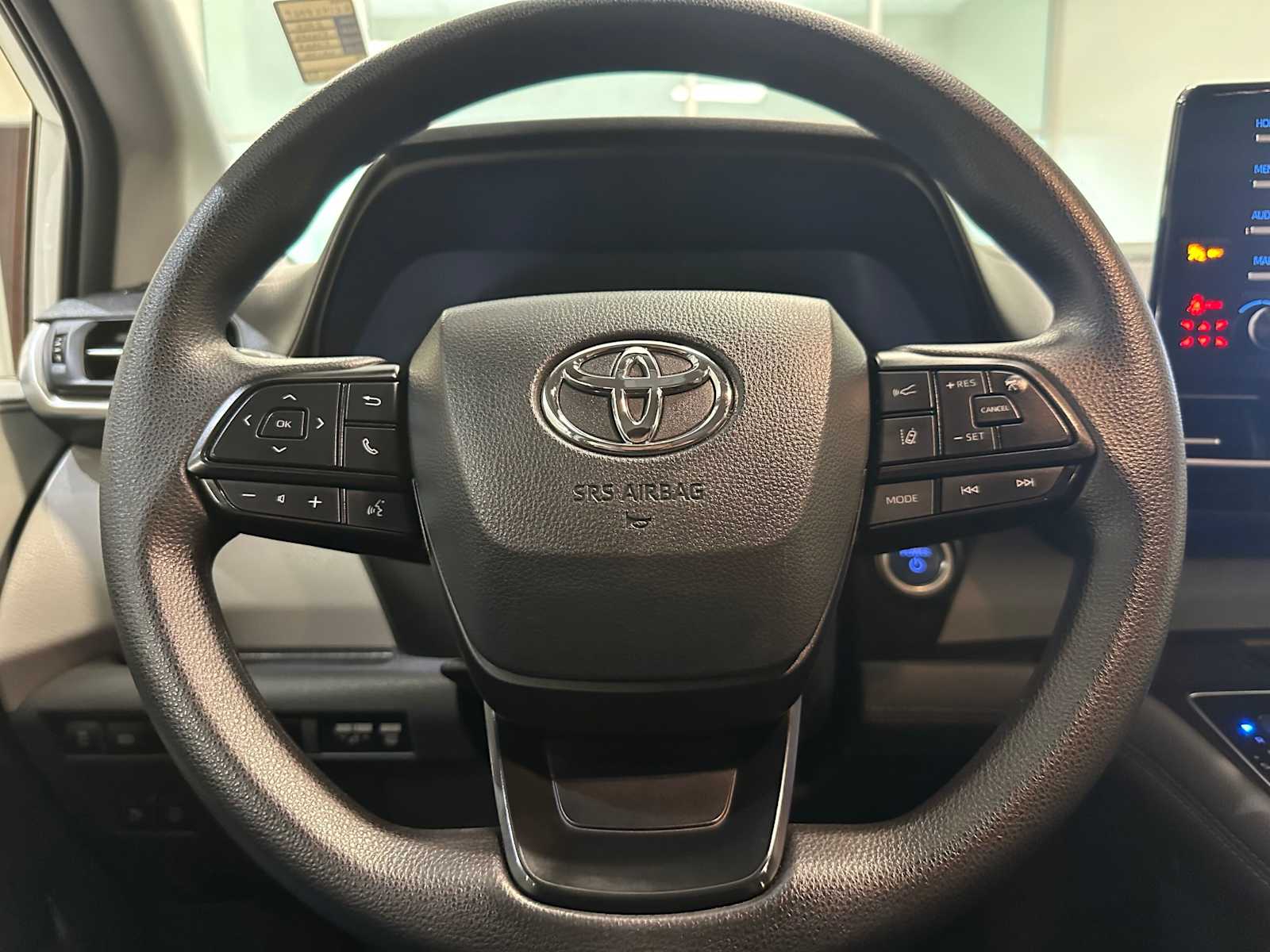 Thumbnail: 2024 Toyota Sienna - 10