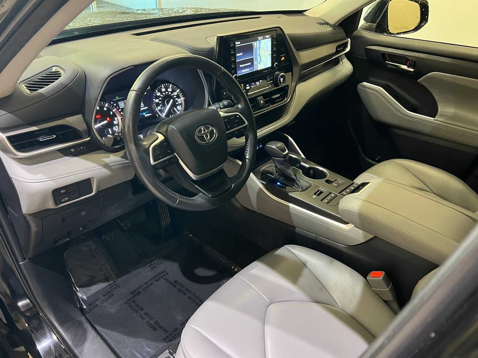 Thumbnail: 2022 Toyota Highlander - 2