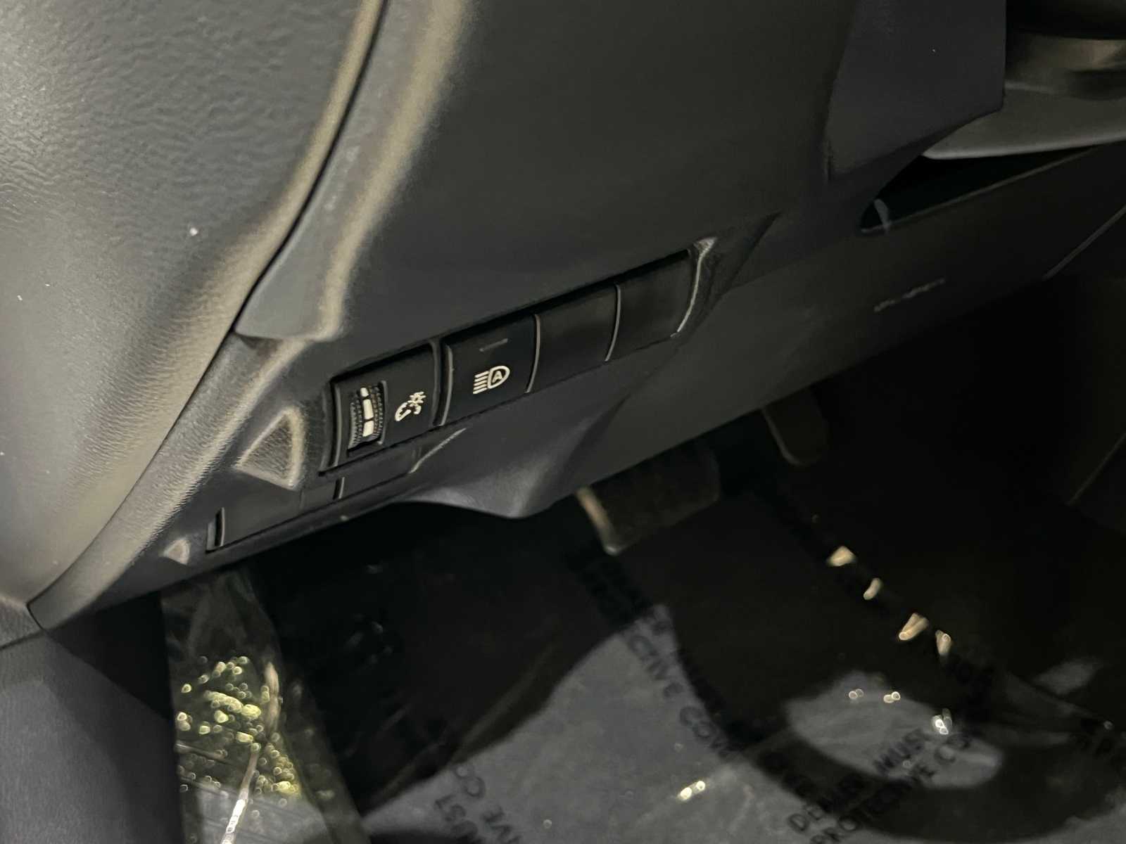 Thumbnail: 2022 Toyota Corolla Cross - 16