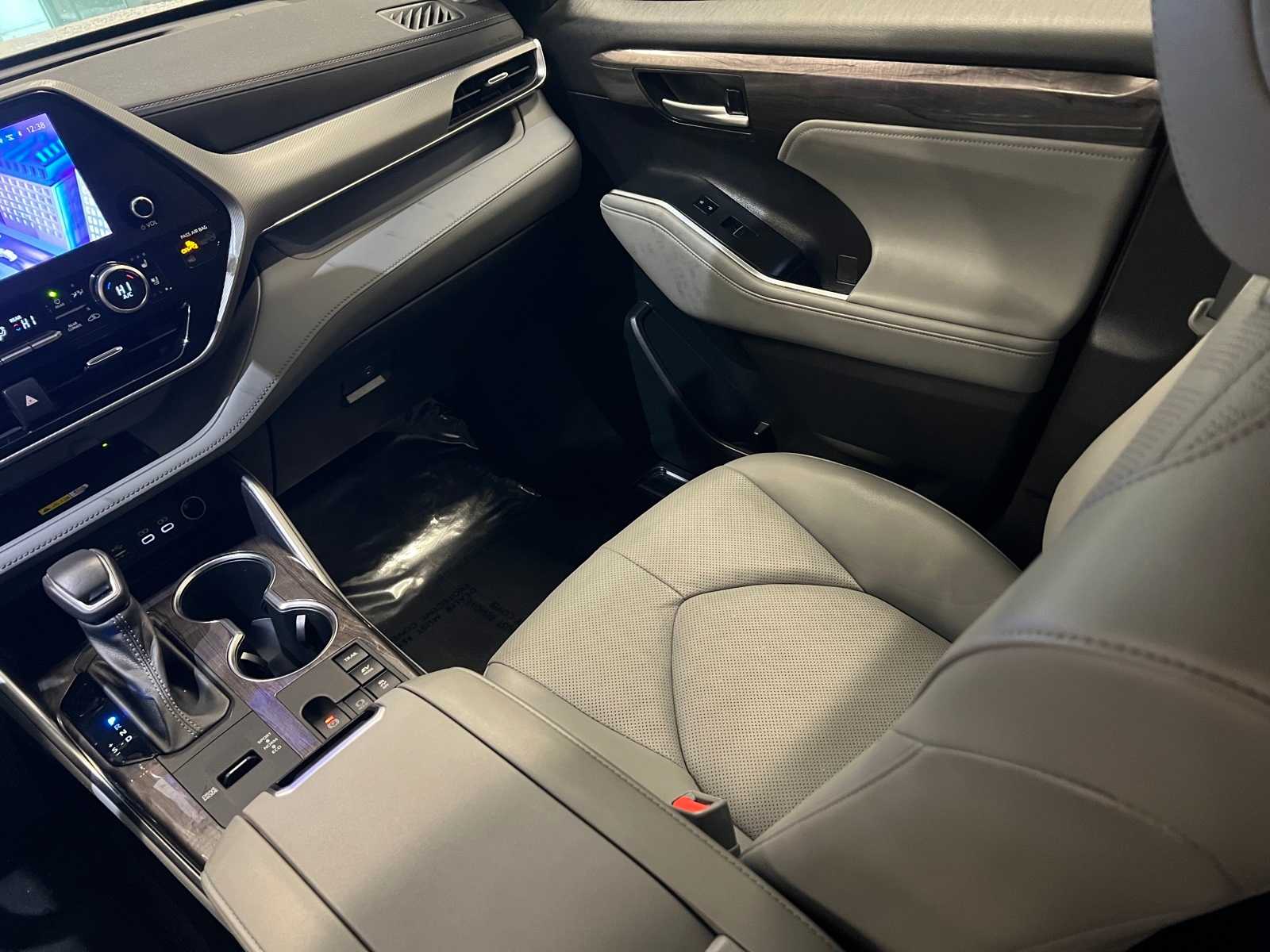 Thumbnail: 2023 Toyota Highlander - 11