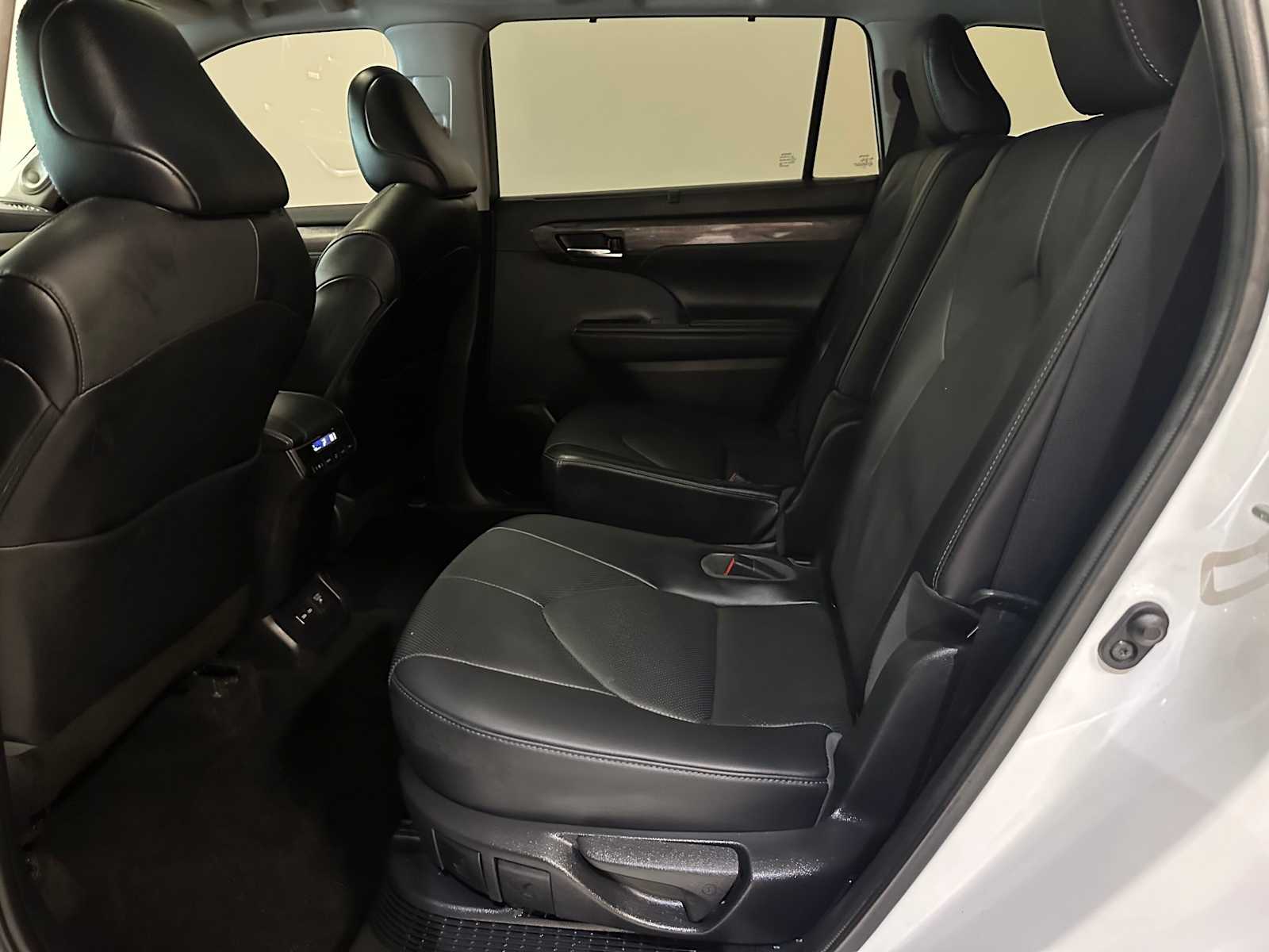 Thumbnail: 2022 Toyota Highlander - 23