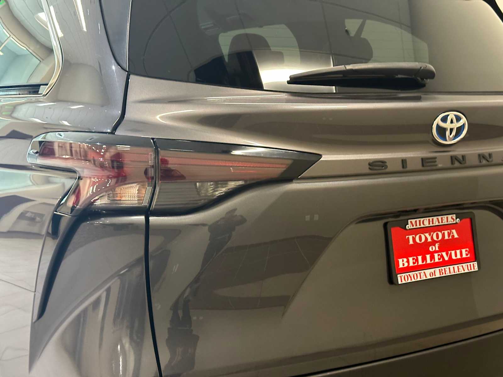 Thumbnail: 2025 Toyota Sienna - 8