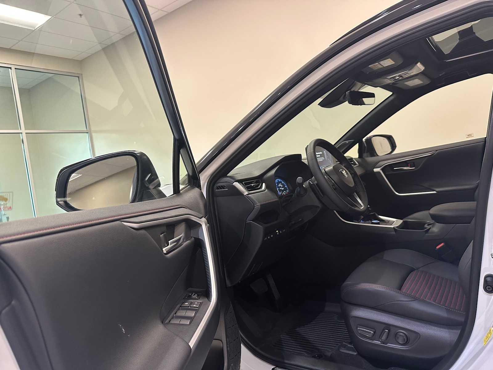 Thumbnail: 2025 Toyota RAV4 - 24