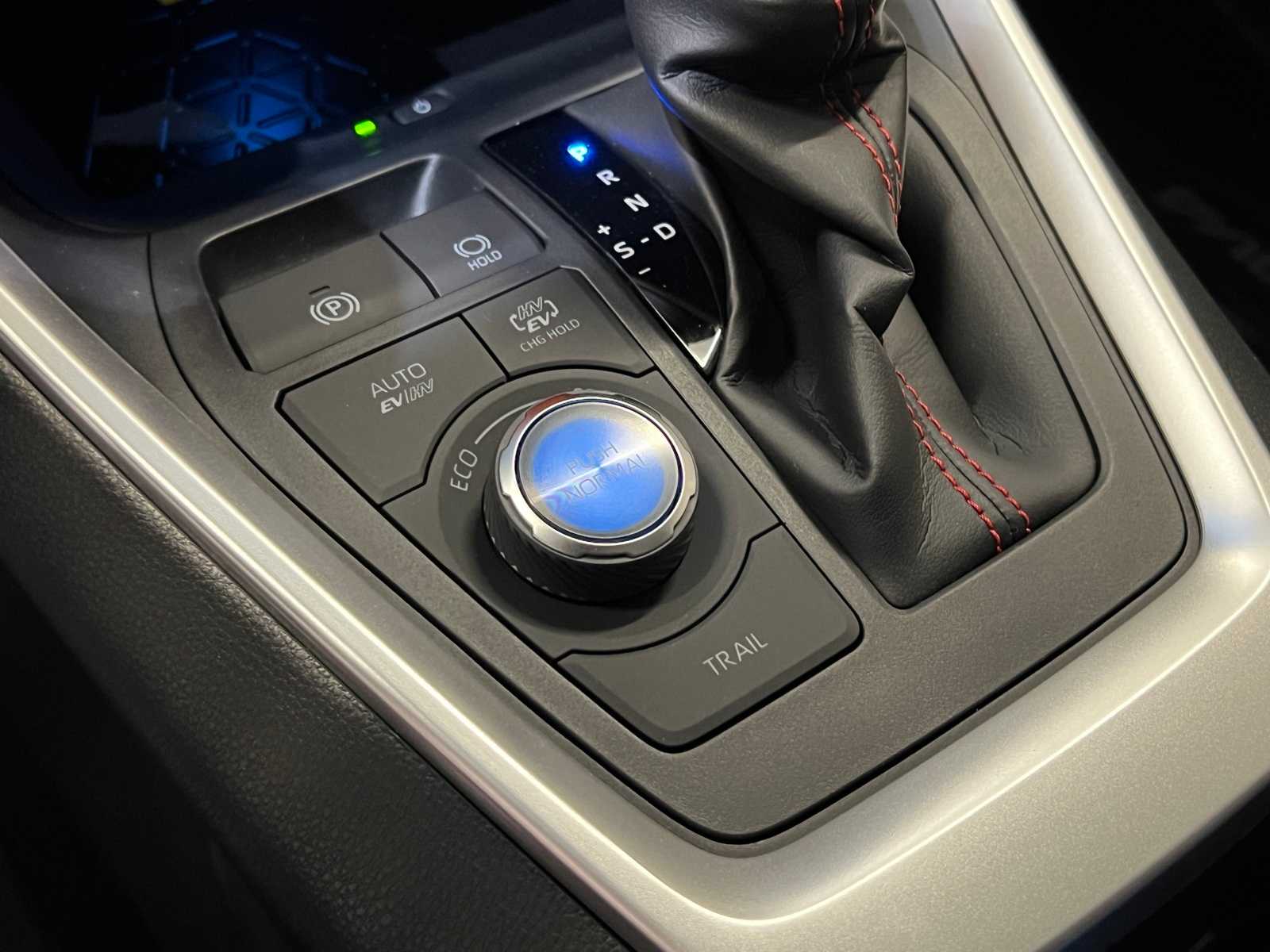 Thumbnail: 2025 Toyota RAV4 - 25