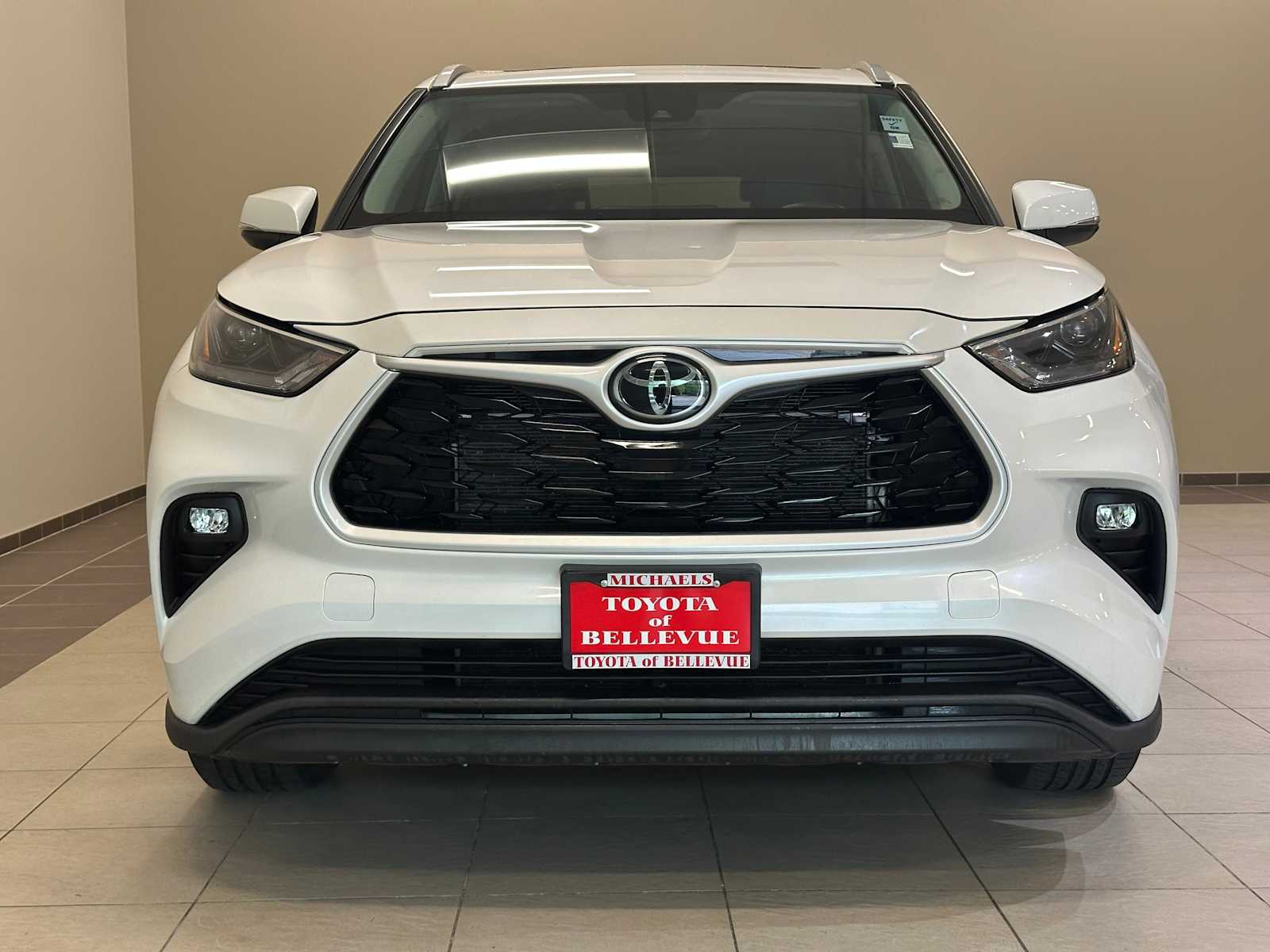 Thumbnail: 2023 Toyota Highlander - 6