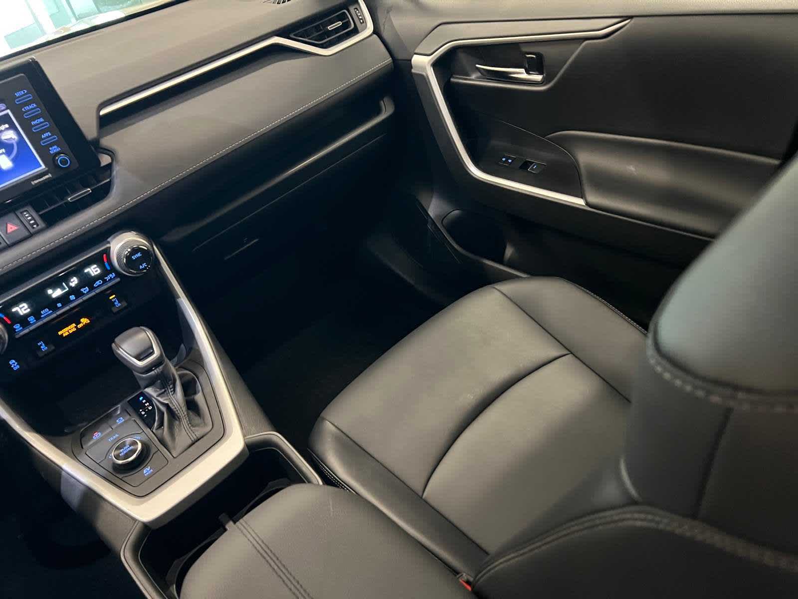 Thumbnail: 2022 Toyota RAV4 - 15