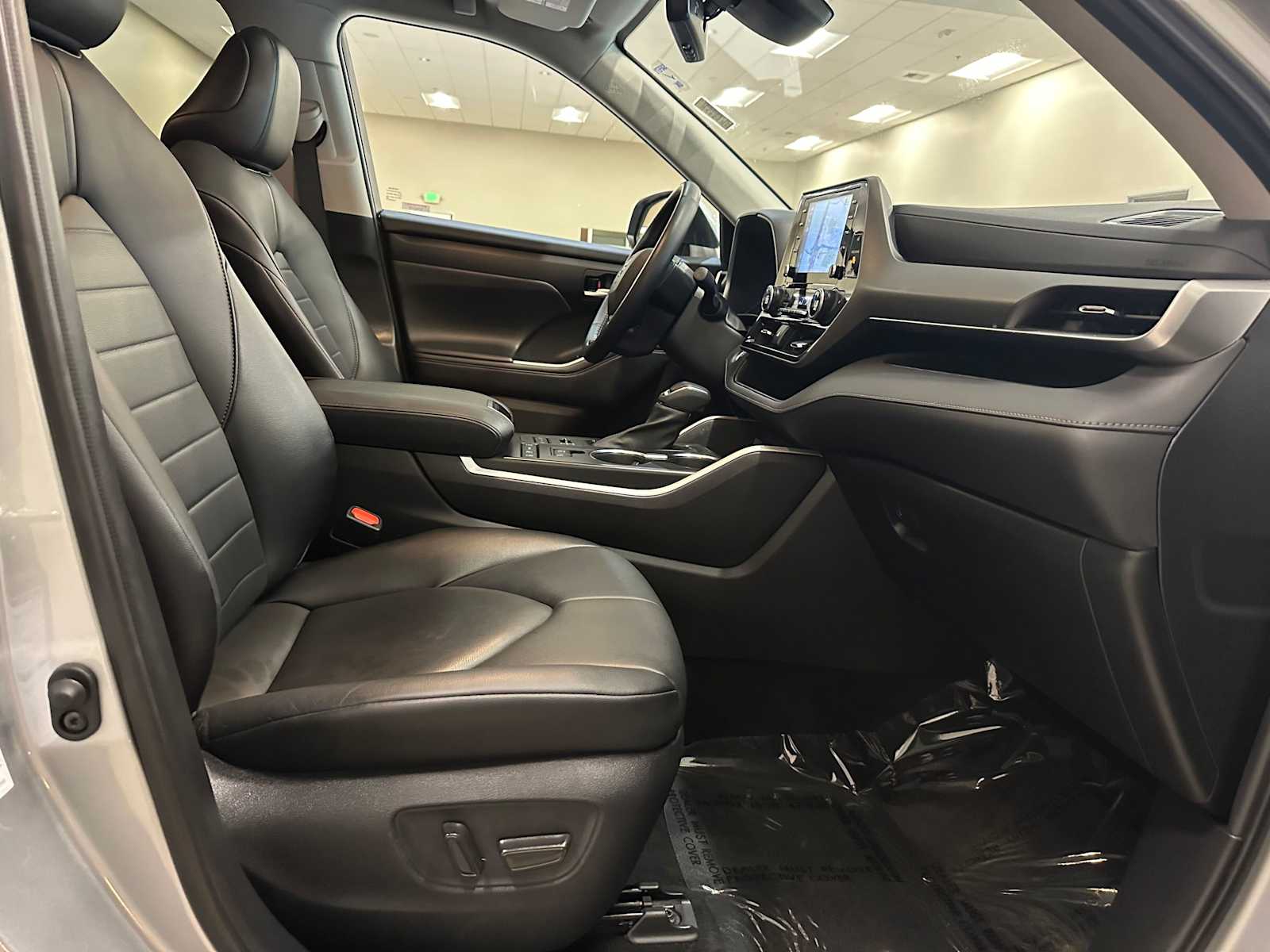 Thumbnail: 2021 Toyota Highlander - 27