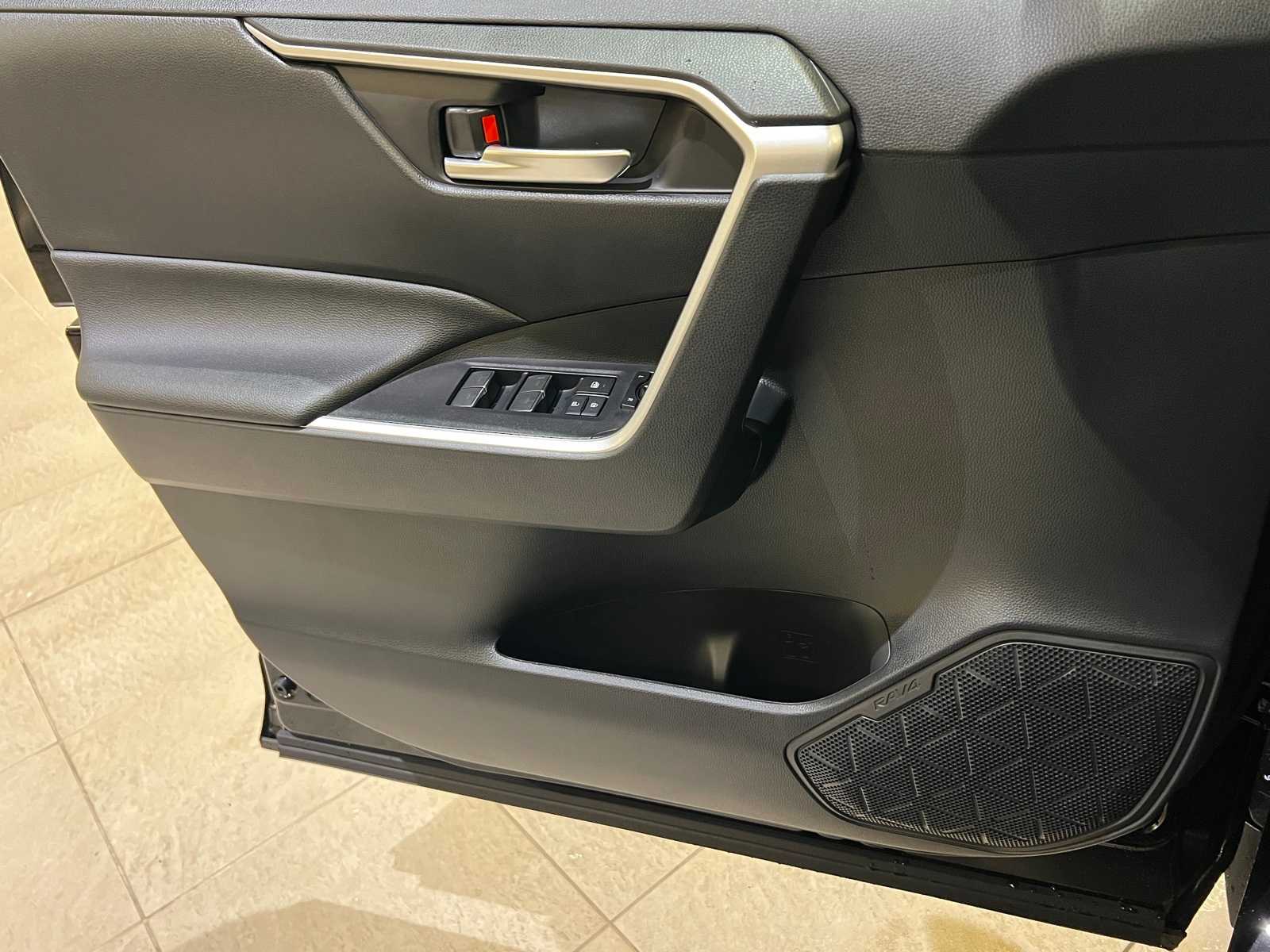 Thumbnail: 2025 Toyota RAV4 - 18