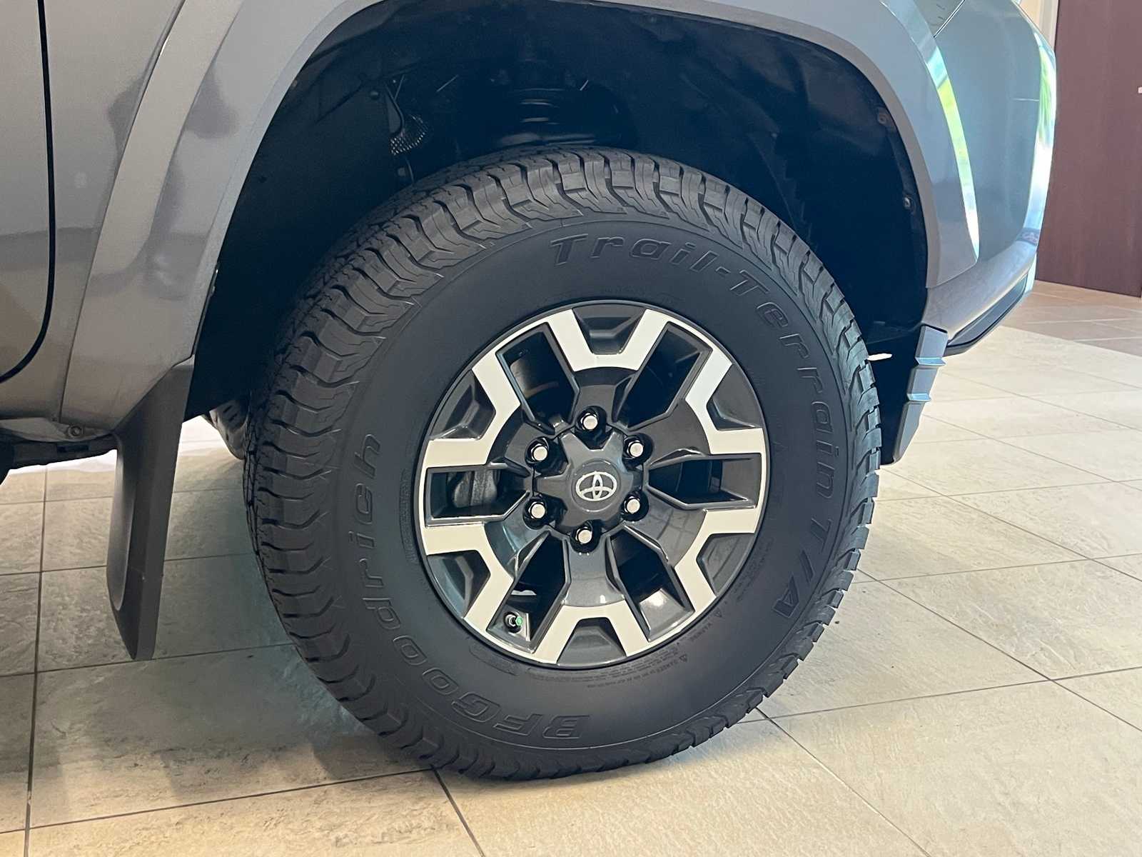 Thumbnail: 2017 Toyota Tacoma - 6