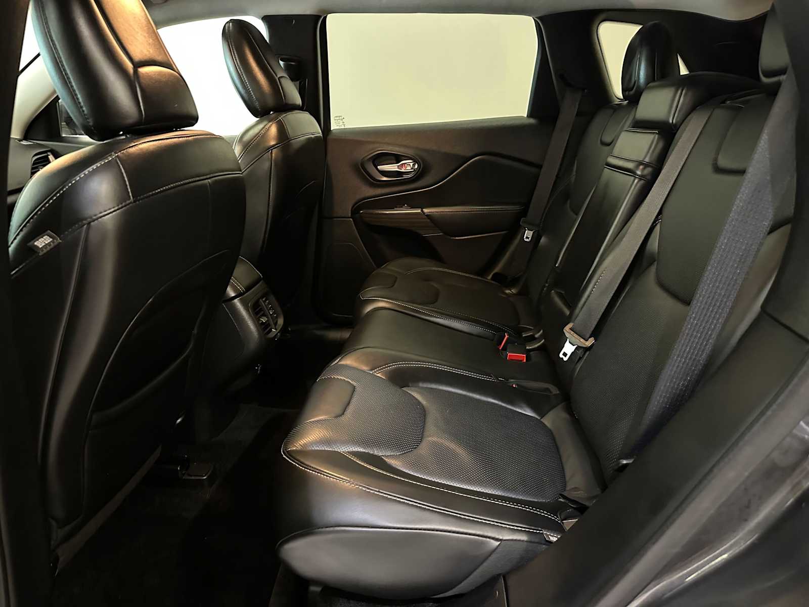 Thumbnail: 2015 Jeep Cherokee - 24