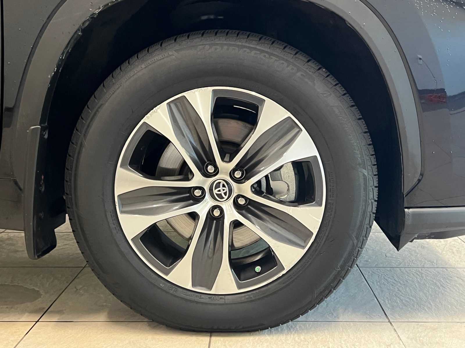 Thumbnail: 2022 Toyota Highlander - 7