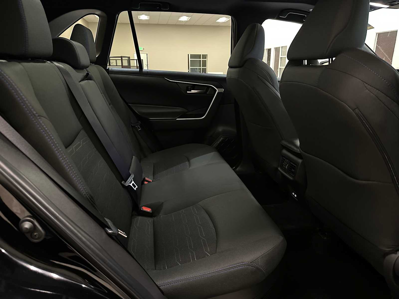 Thumbnail: 2025 Toyota RAV4 - 27