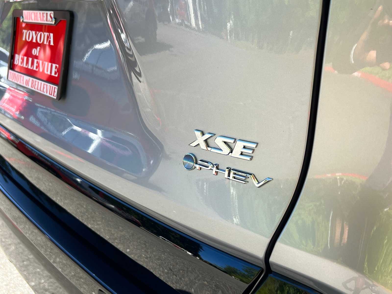 2025 Toyota RAV4 XSE 6