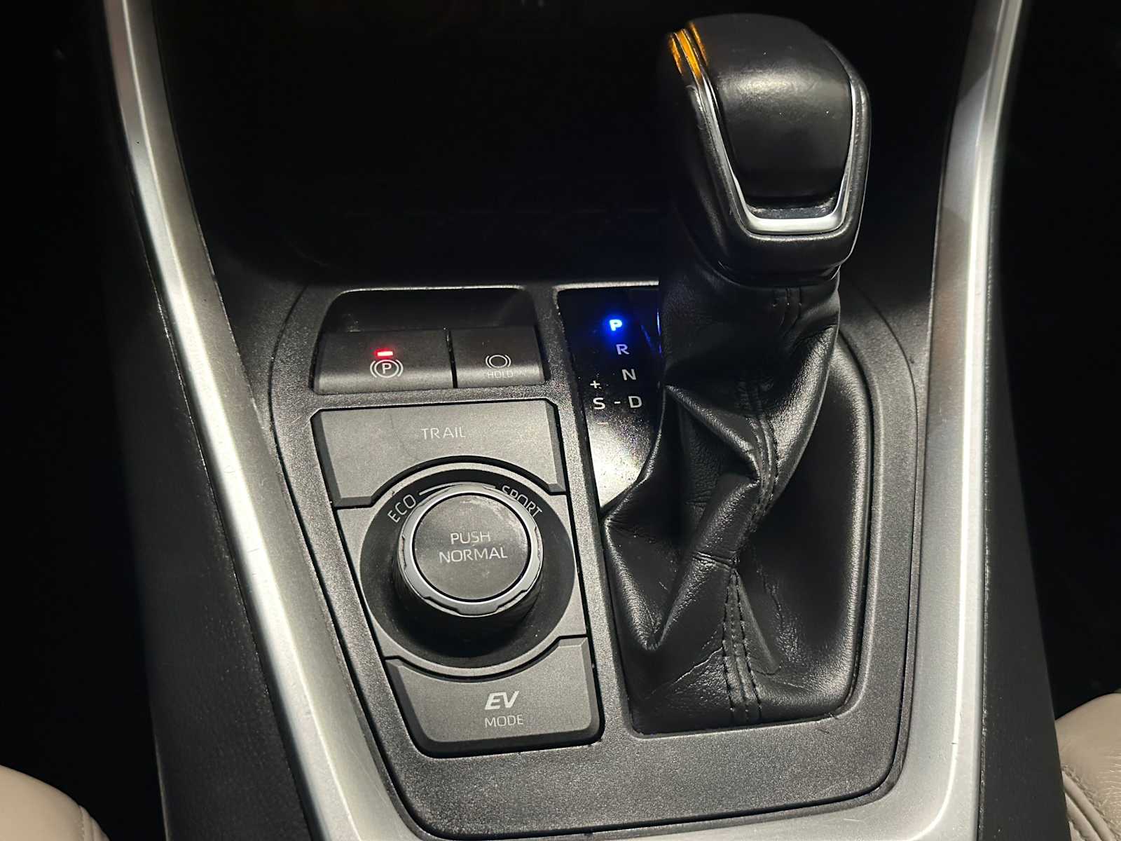 Thumbnail: 2019 Toyota RAV4 - 17