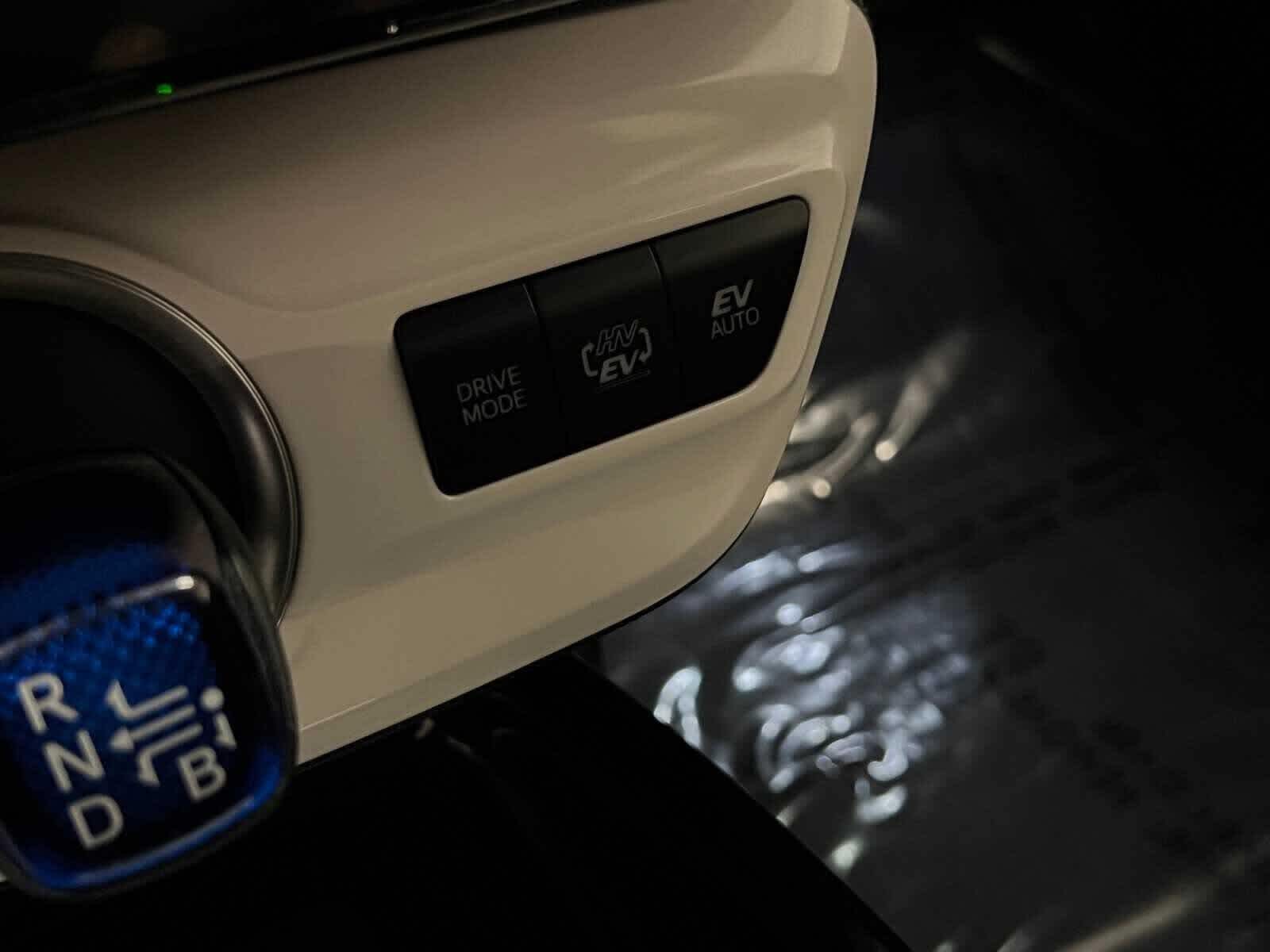 Thumbnail: 2018 Toyota Prius Prime - 24