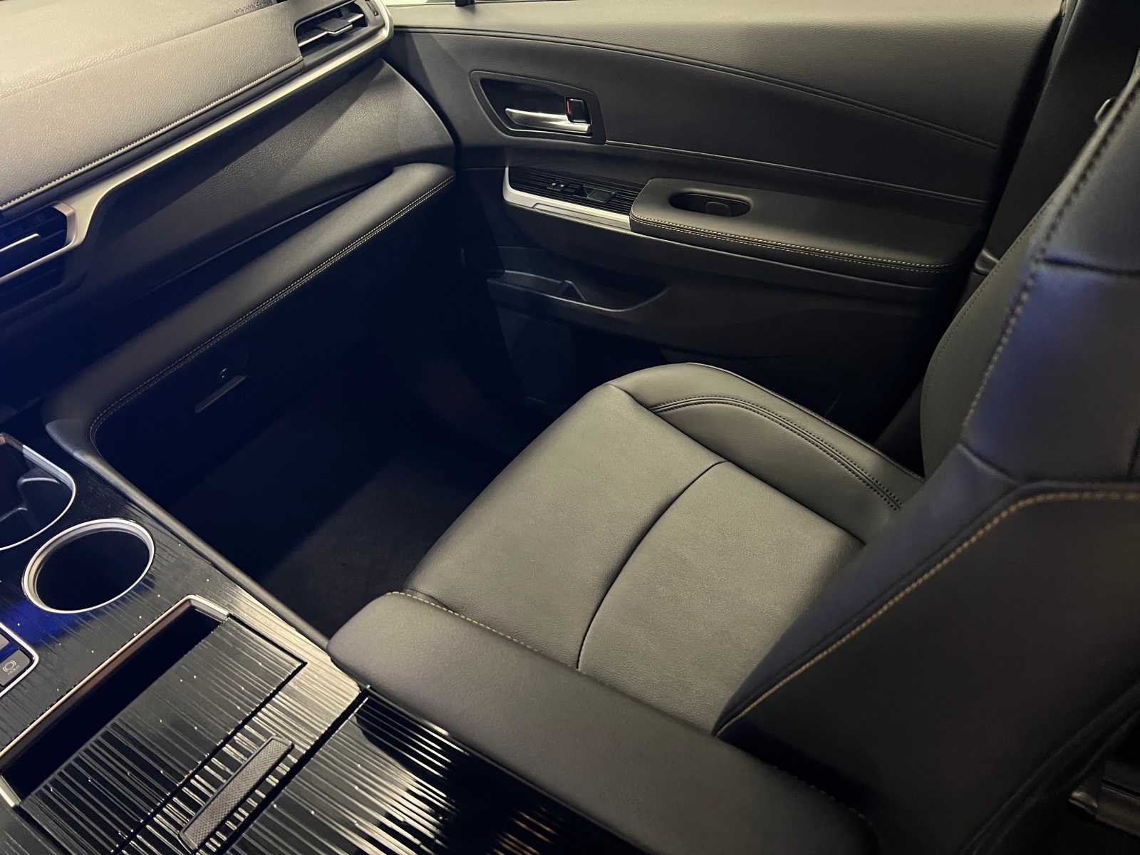 Thumbnail: 2025 Toyota Sienna - 11