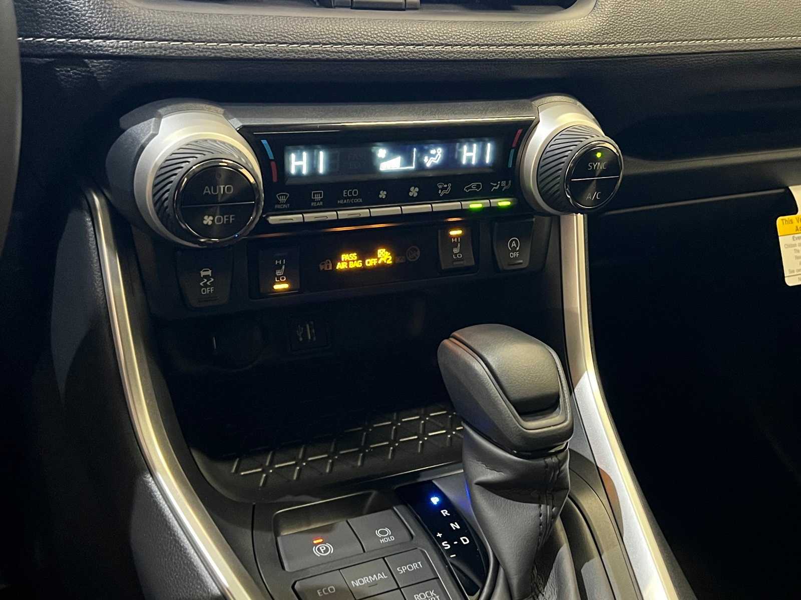 Thumbnail: 2025 Toyota RAV4 - 24