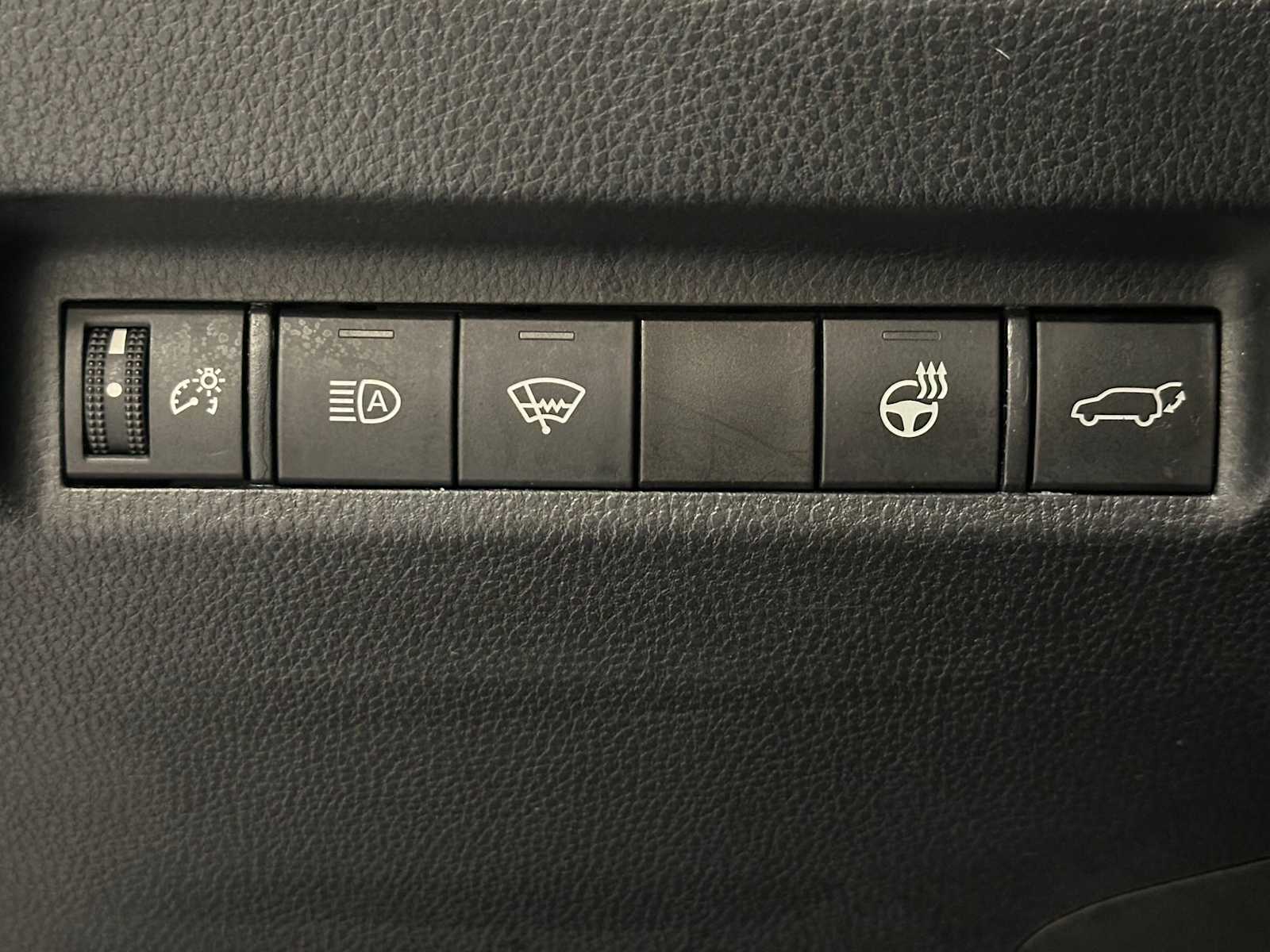 Thumbnail: 2020 Toyota RAV4 - 17