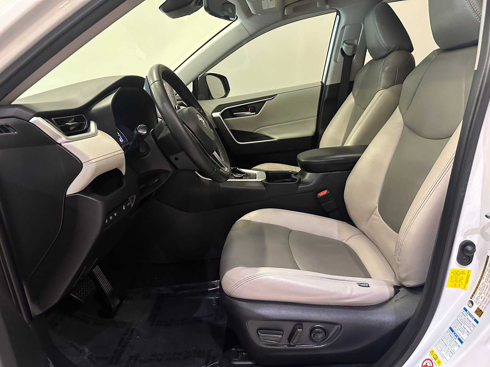 Thumbnail: 2019 Toyota RAV4 - 22