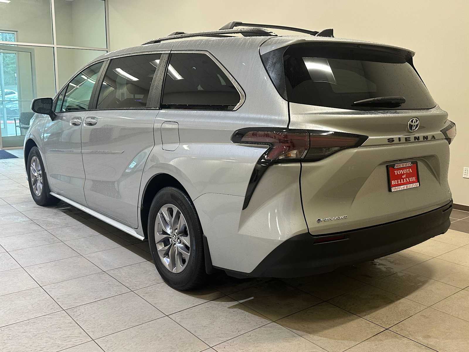 Thumbnail: 2025 Toyota Sienna - 4