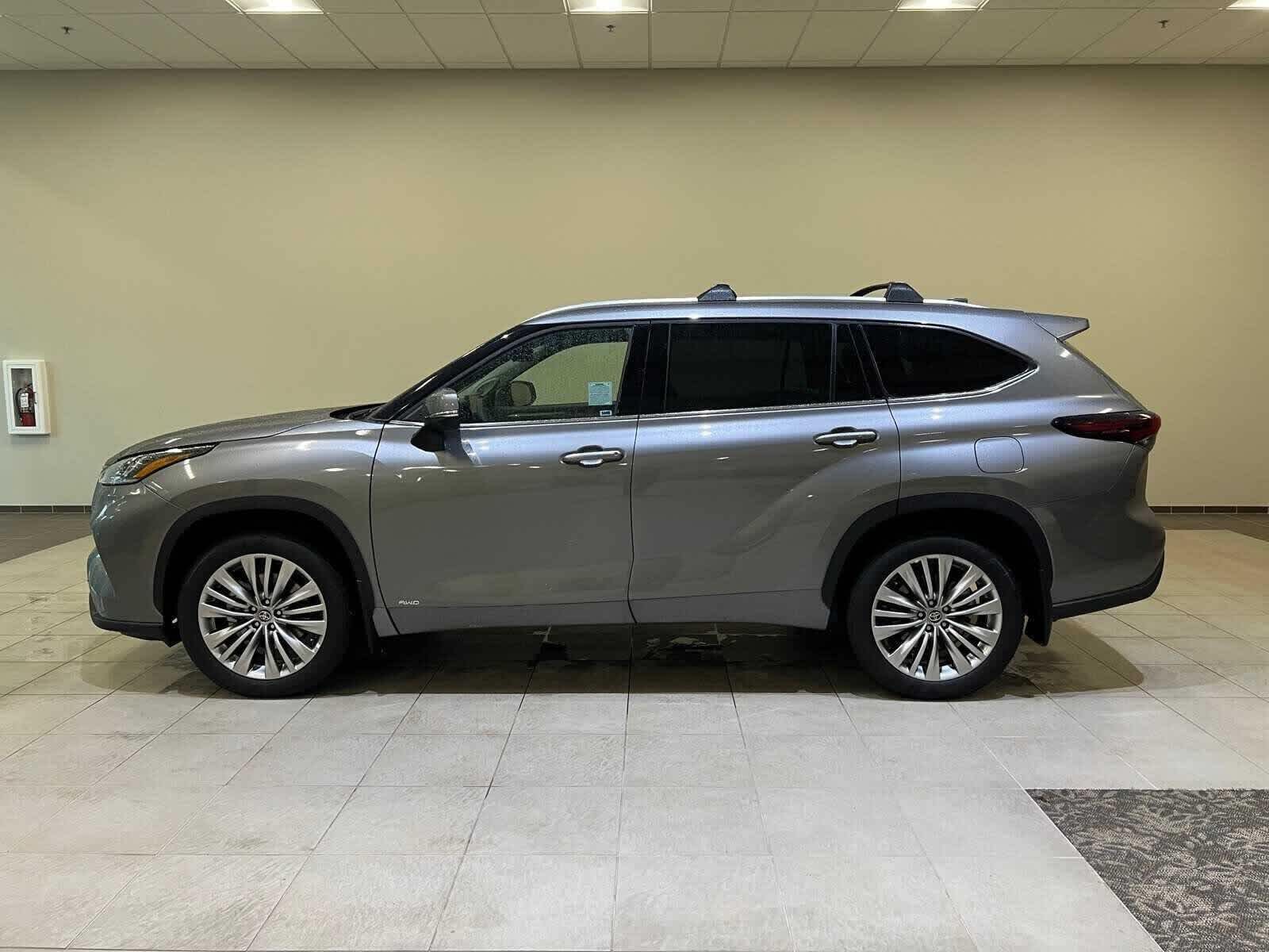 Thumbnail: 2025 Toyota Highlander - 3