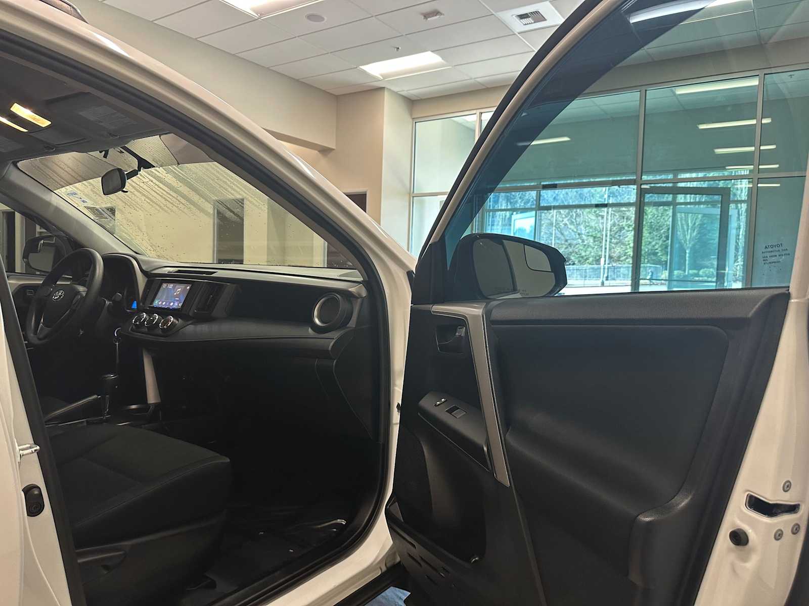 Thumbnail: 2016 Toyota RAV4 - 28