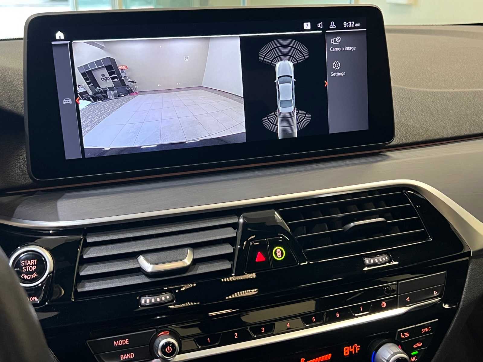 Thumbnail: 2022 BMW 5 Series - 24