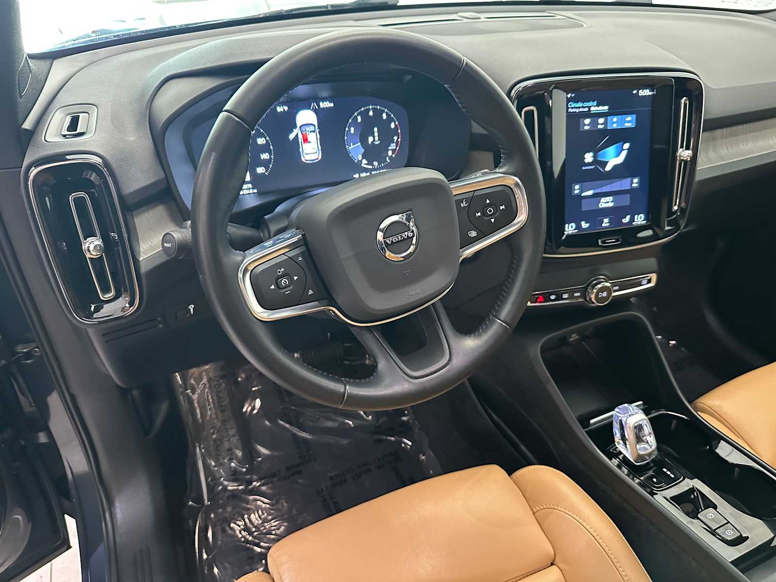 Thumbnail: 2020 Volvo XC40 - 2