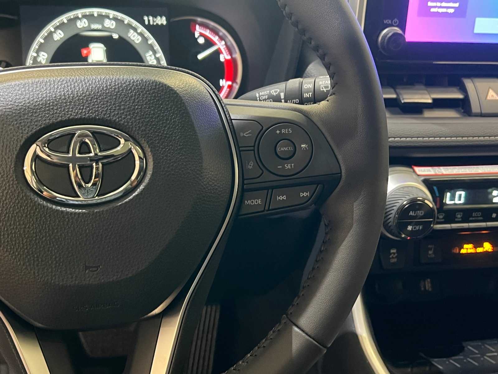 Thumbnail: 2025 Toyota RAV4 - 21