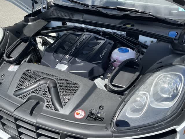 2015 Porsche Macan Turbo 9