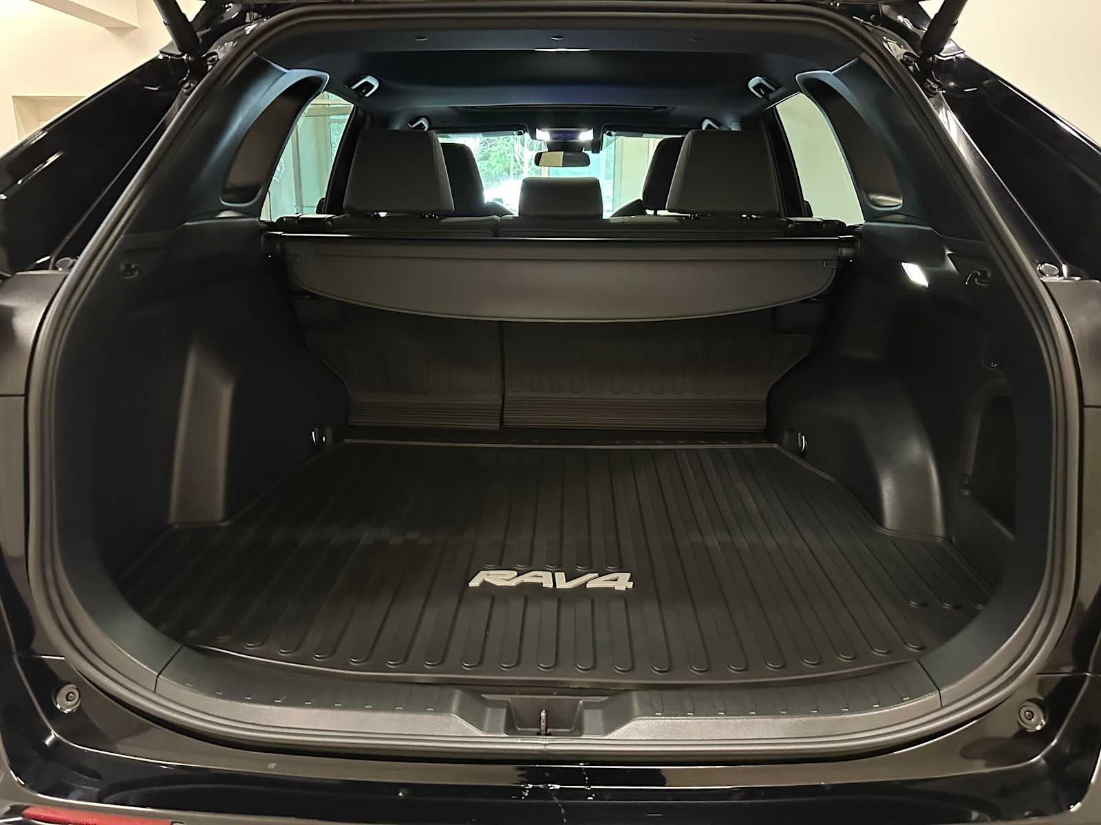 Thumbnail: 2025 Toyota RAV4 - 32