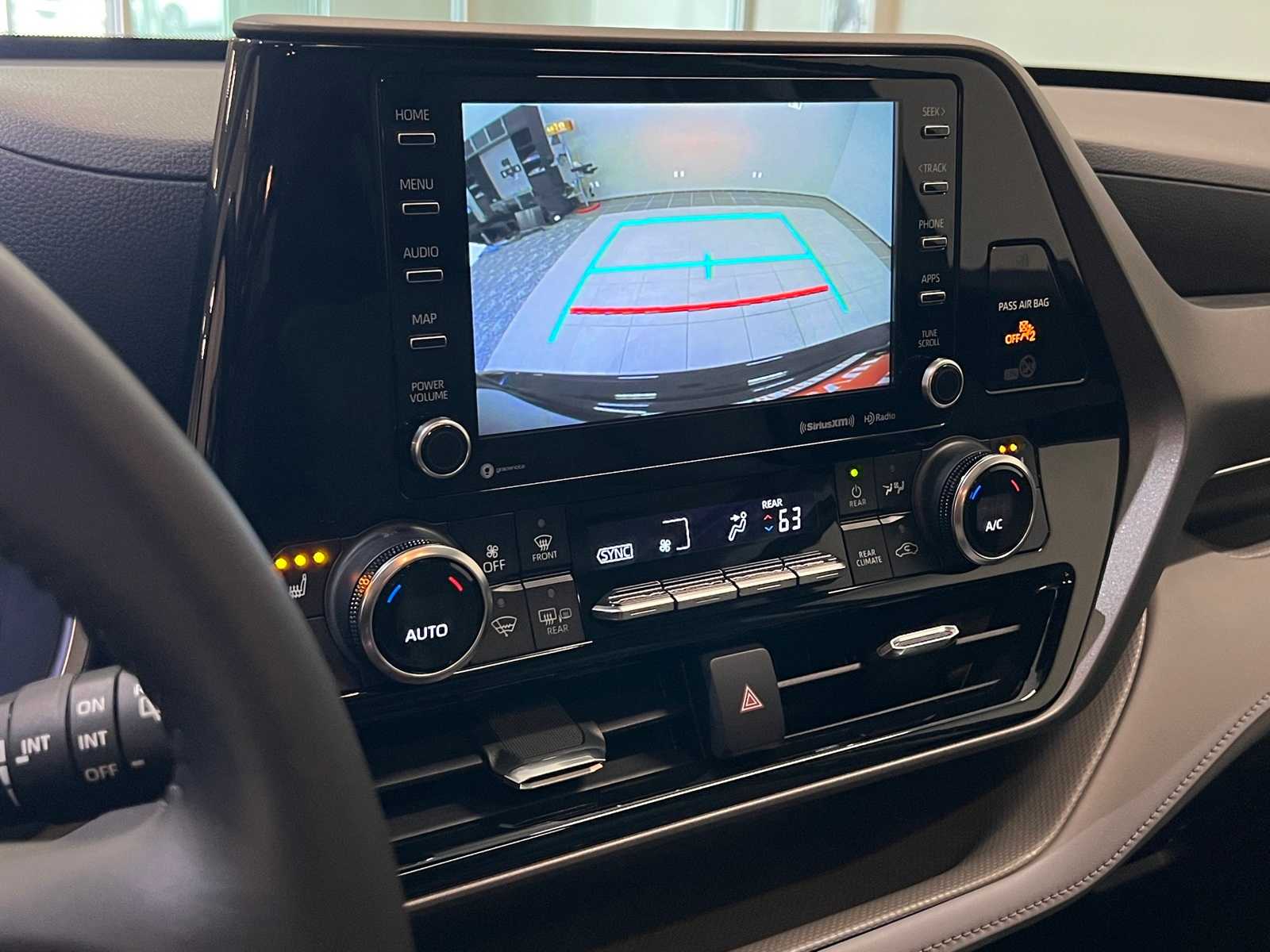 Thumbnail: 2022 Toyota Highlander - 28