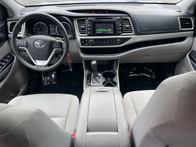 Thumbnail: 2019 Toyota Highlander - 10