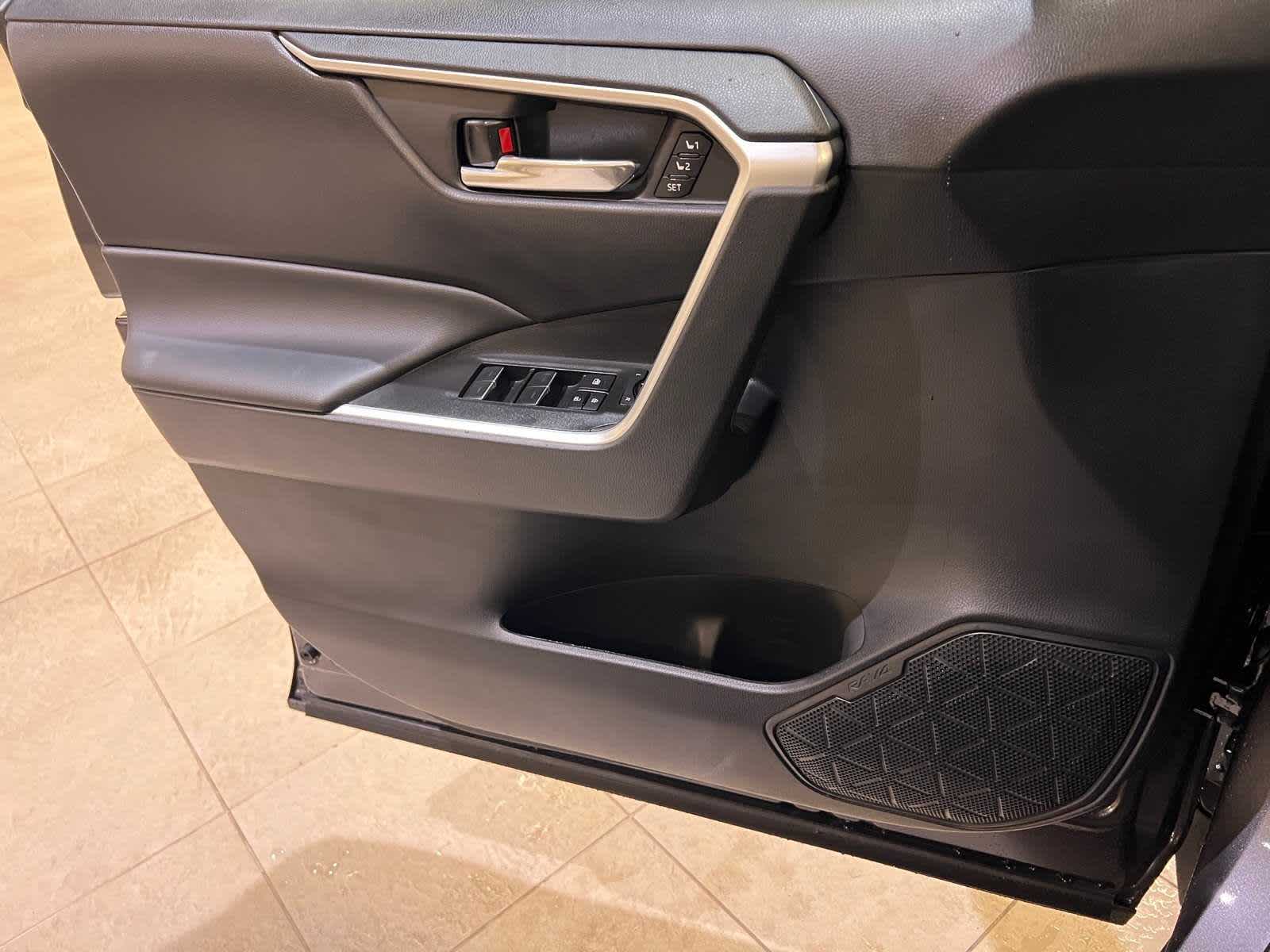 Thumbnail: 2025 Toyota RAV4 - 18